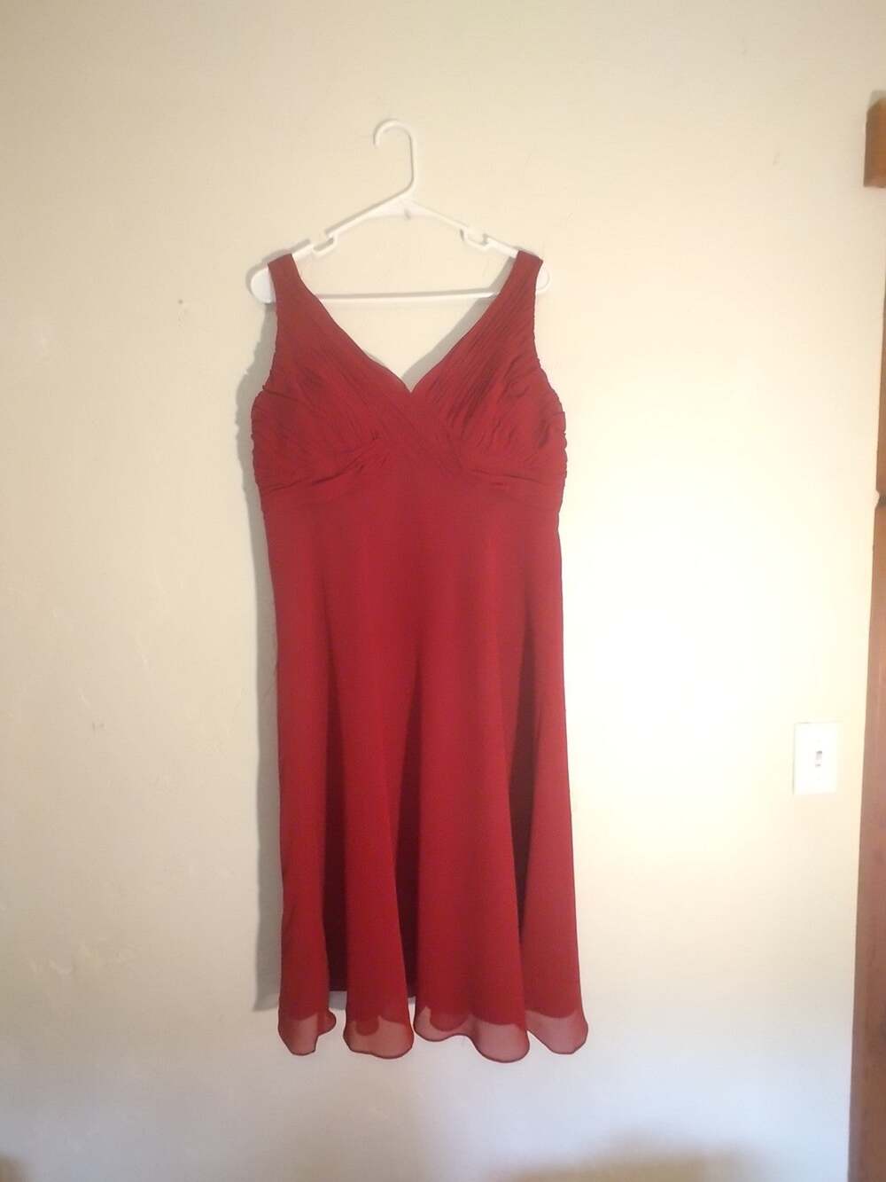 Jones Wear Red Sleeveless Formal Dress